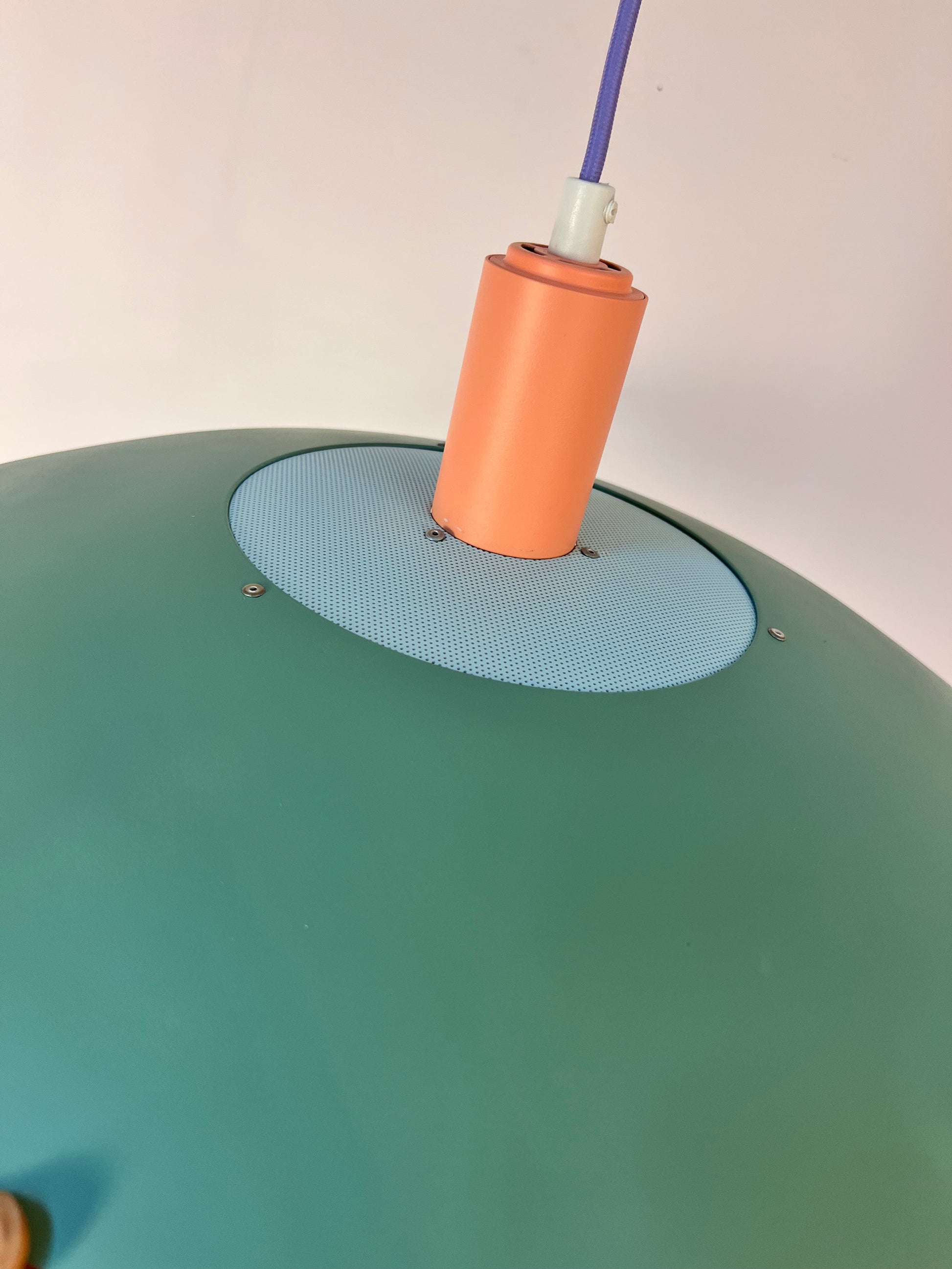 Lamellenlampe neu lackiert, Dänemark
