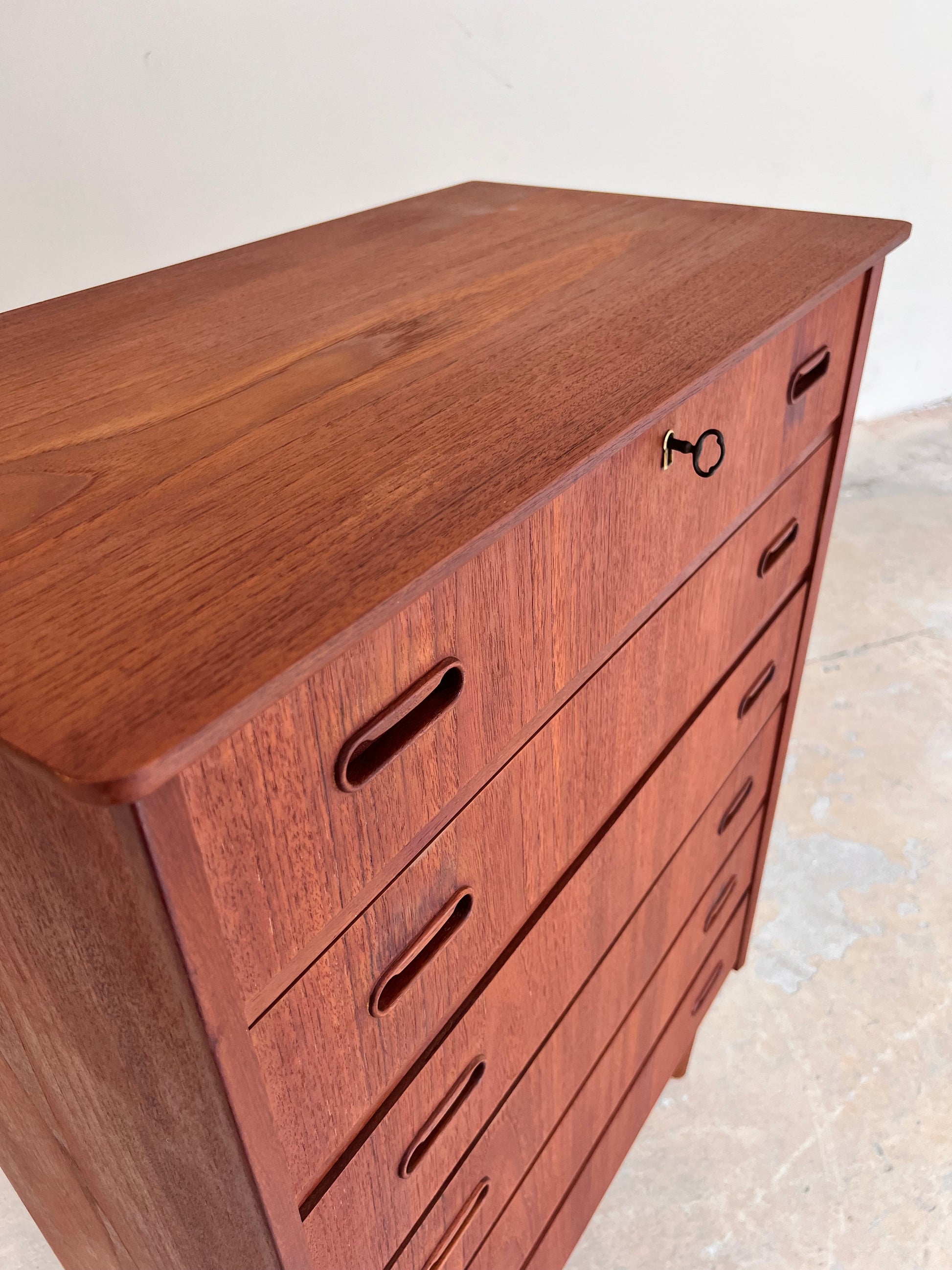 Kommode Teak mit Schloss aus Dänemark