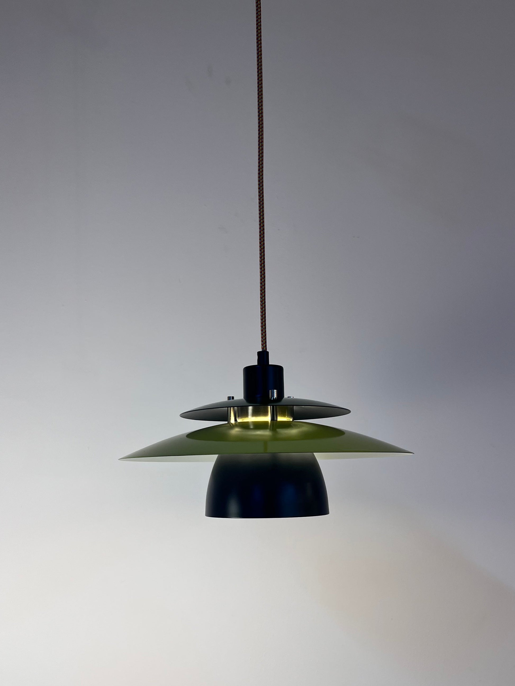 Lamellenlampe teils neu lackiert grün schwarz aus Dänemark