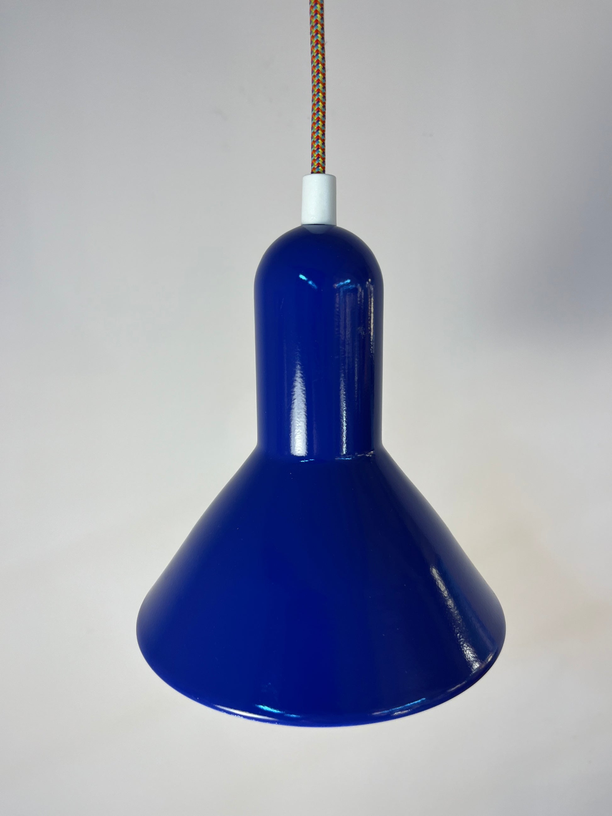 Trichterlampe Typ 4995 königsblau von Lyfa