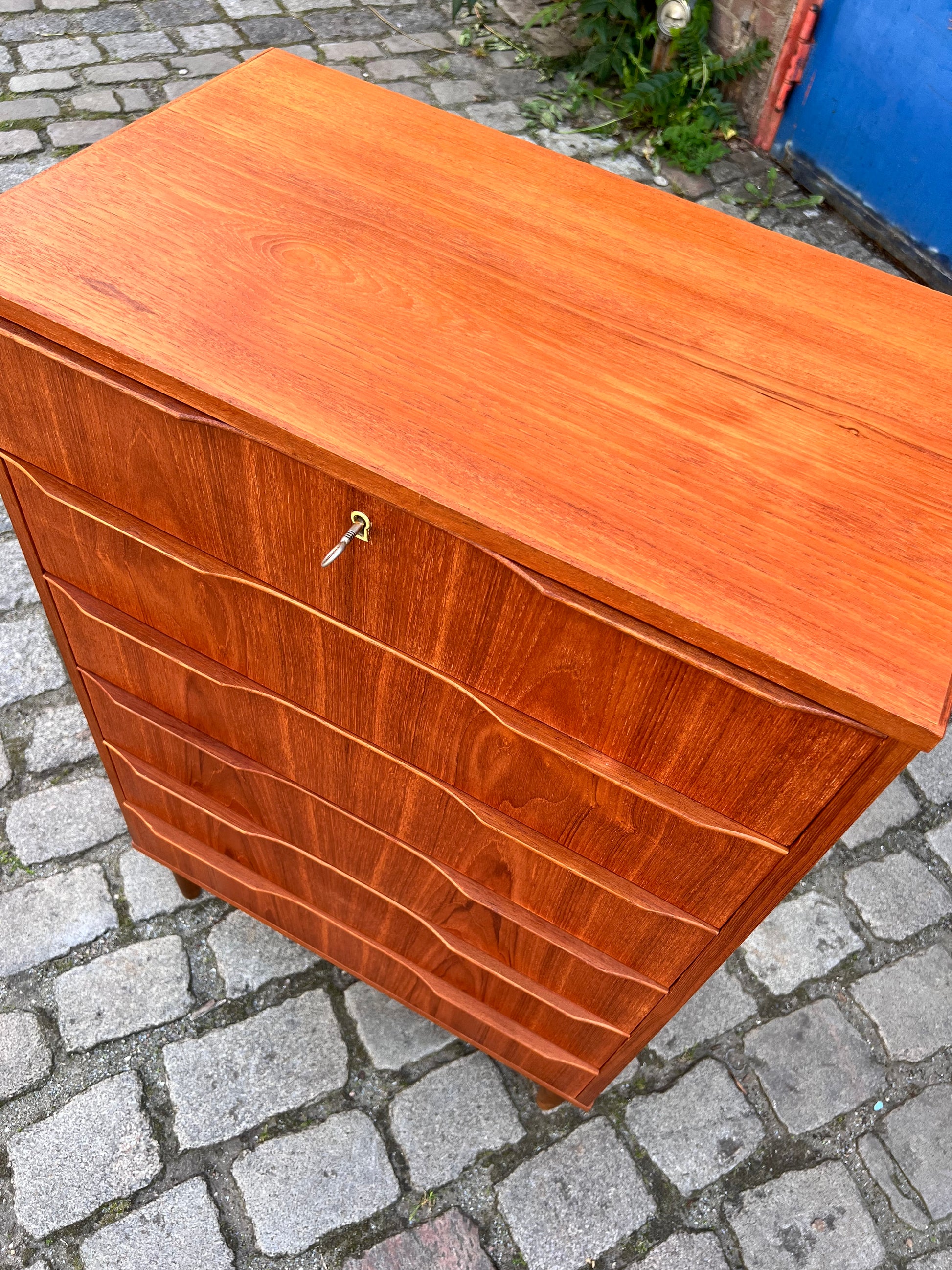 Kommode Teak mit Schloss aus Dänemark