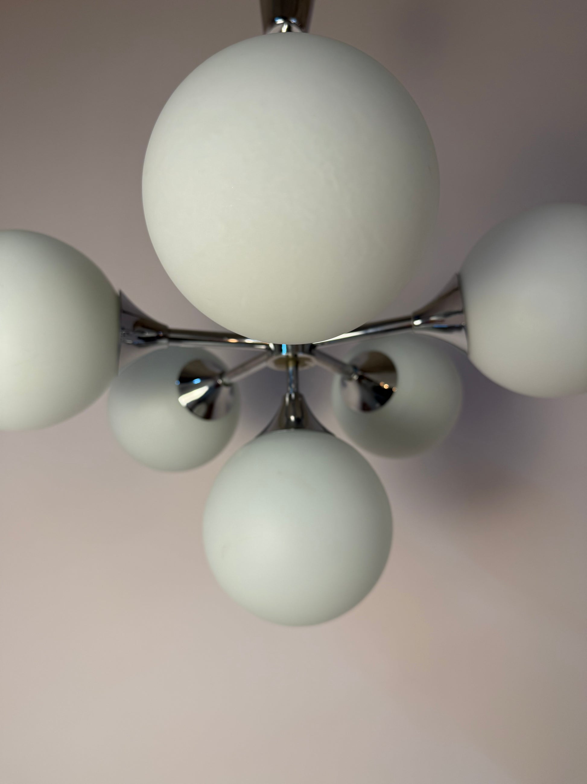 Sputnik Kronleuchter Chrom Opalglas