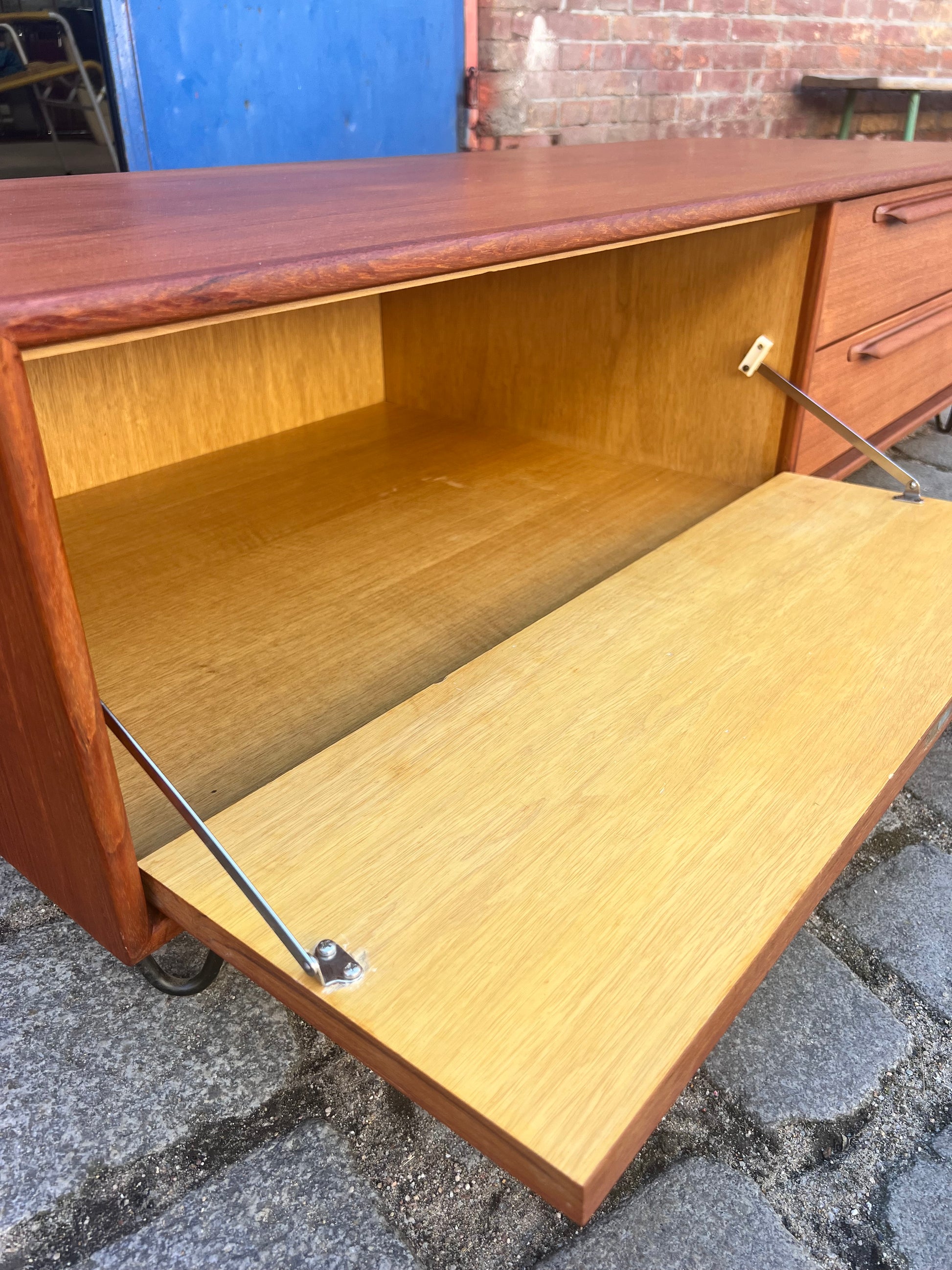 Lowboard Teak auf Hairpinlegs von rt Möbel