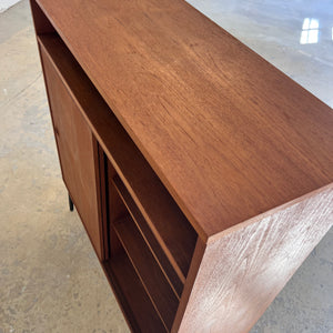 Schrank Teak mit Schiebetüren aus Dänemark