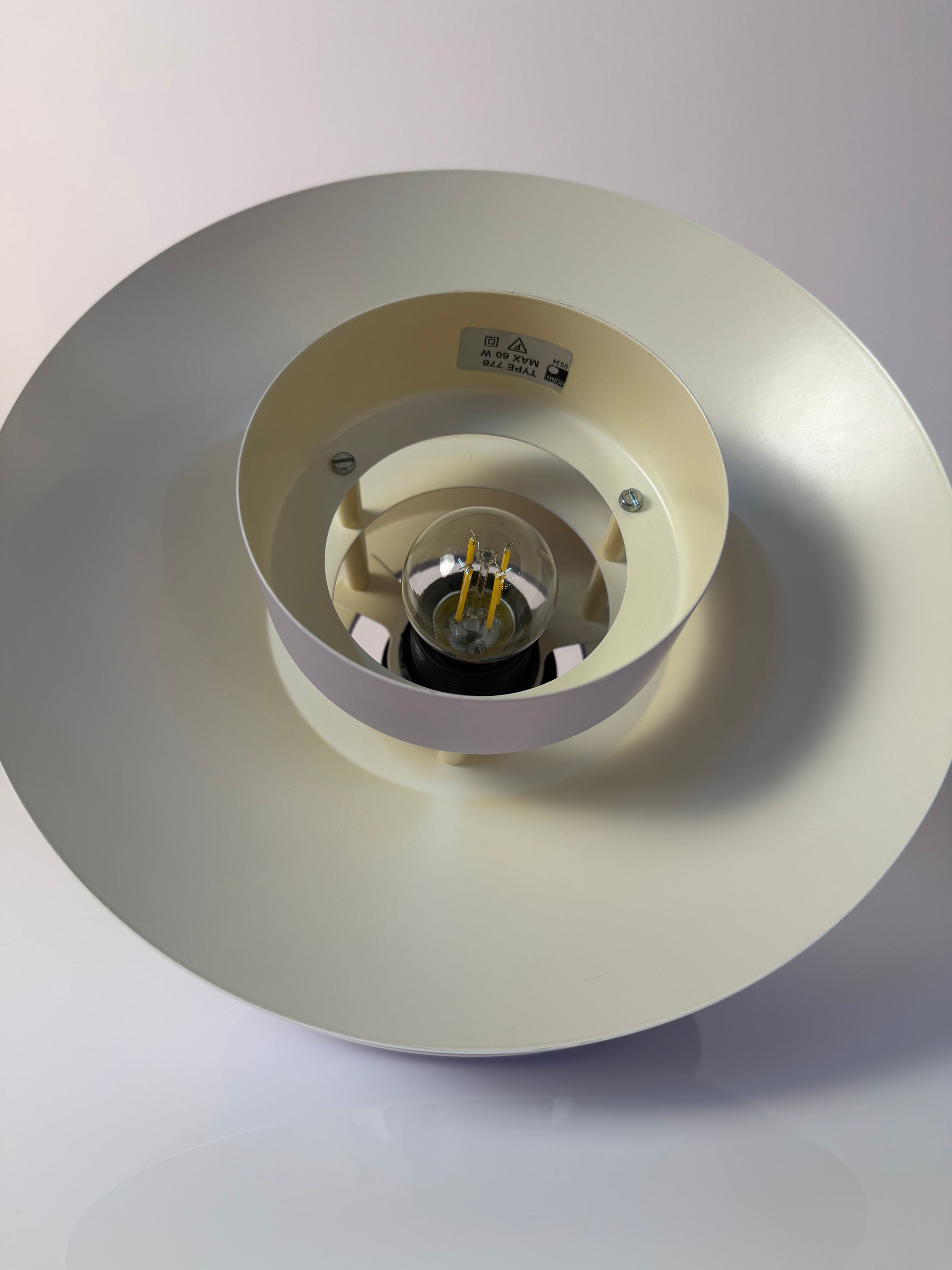 Lamellenlampe Typ 776 flieder von Horn