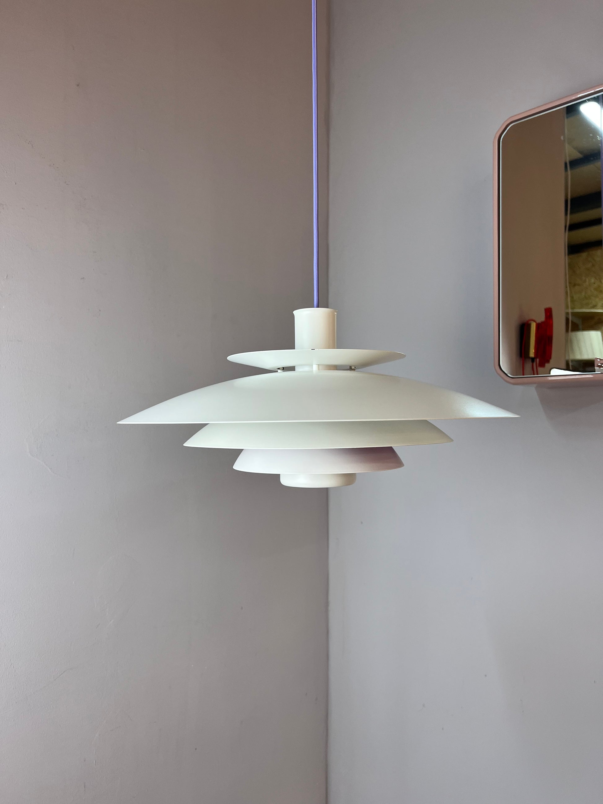 Lamellenlampe weiß lila von Formlight