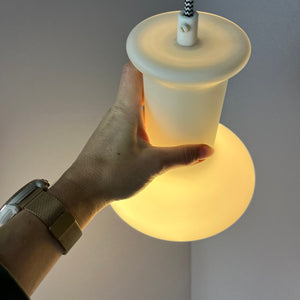 Hängelampe weiß Opalglas von Lightskaer Lighting