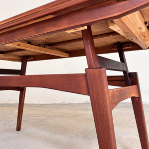 Höhenverstellbarer Couchtisch Teak mit Auszügen aus Dänemark