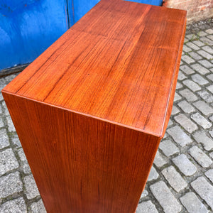 Kommode Teak mit durchgängigen Griffen
