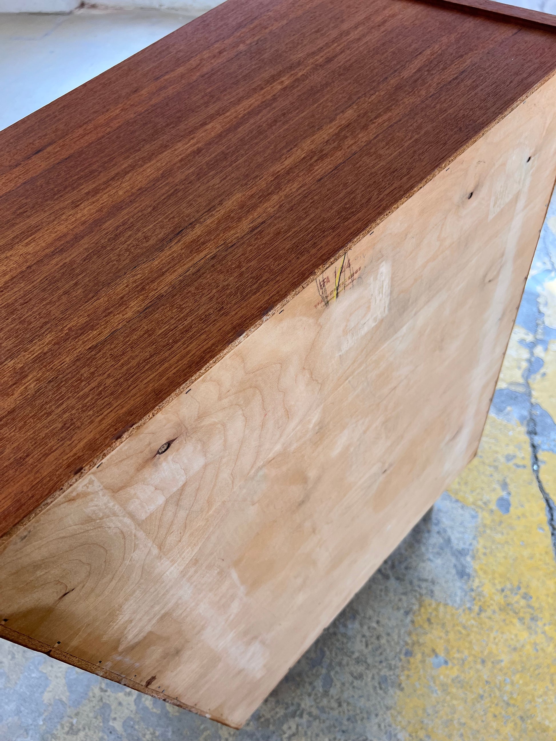 Kommode Teak mit eingelassenen Griffen aus Dänemark
