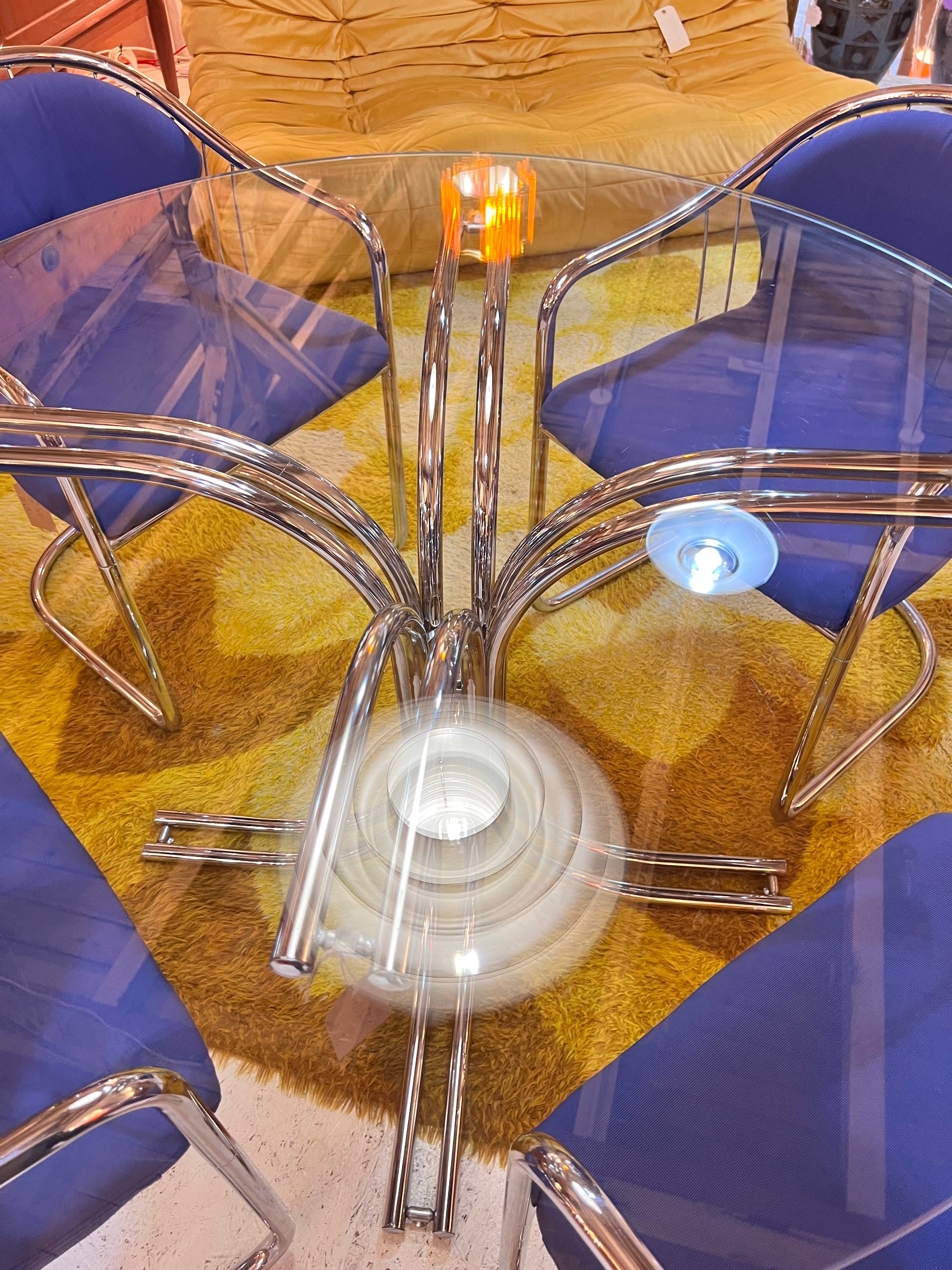 Set: 4x Freischwinger Chrom blau und runder Glastisch von Gastone Rinaldi für Alma