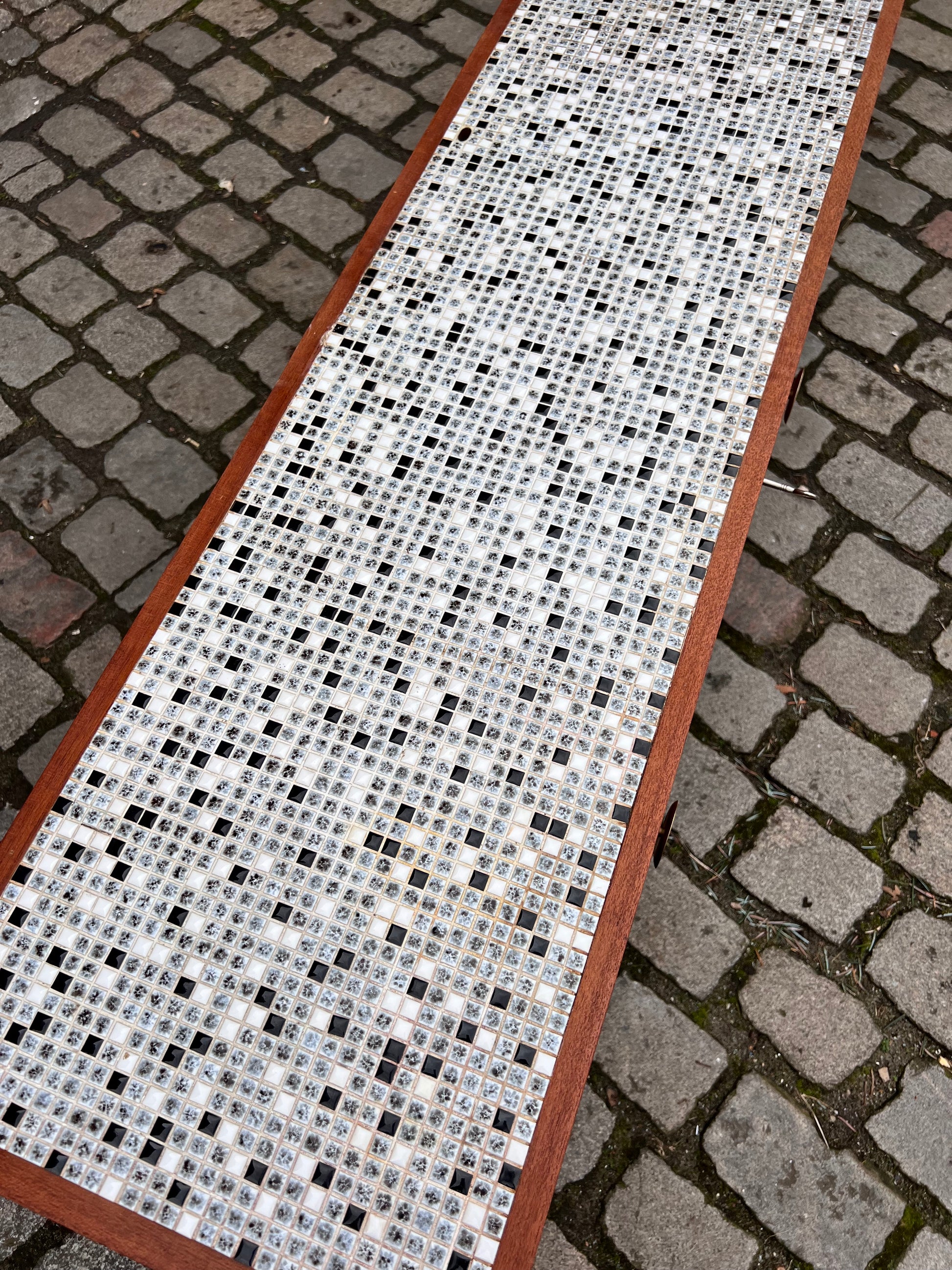 Sideboard Teak mit Fliesen und Schloss