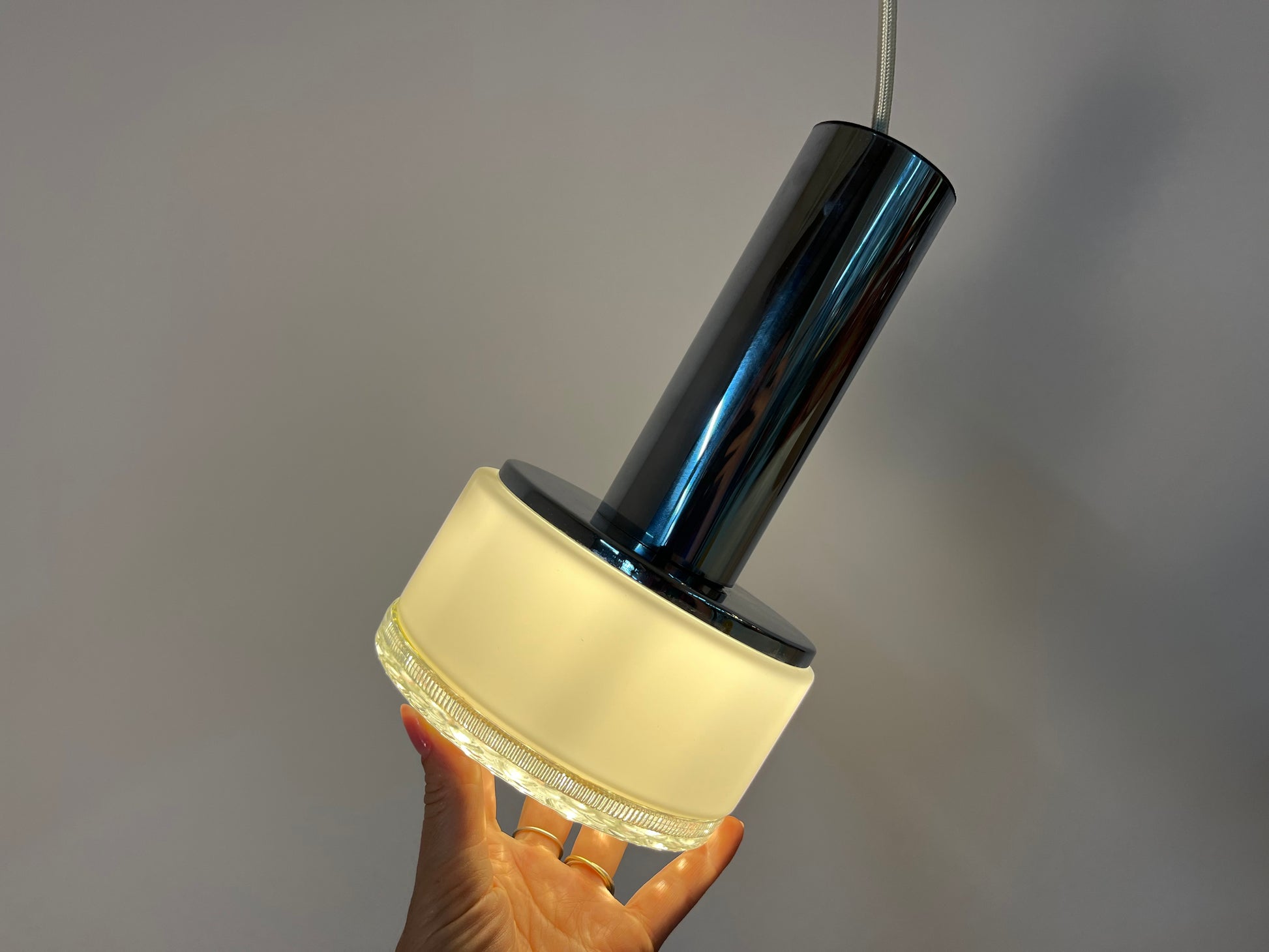 Hängelampe weiß Glas Chrom aus den Niederlanden