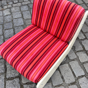 Sessel 70er pink gestreift