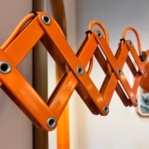 Wandlampe orange von Hustadt Scherenlampe