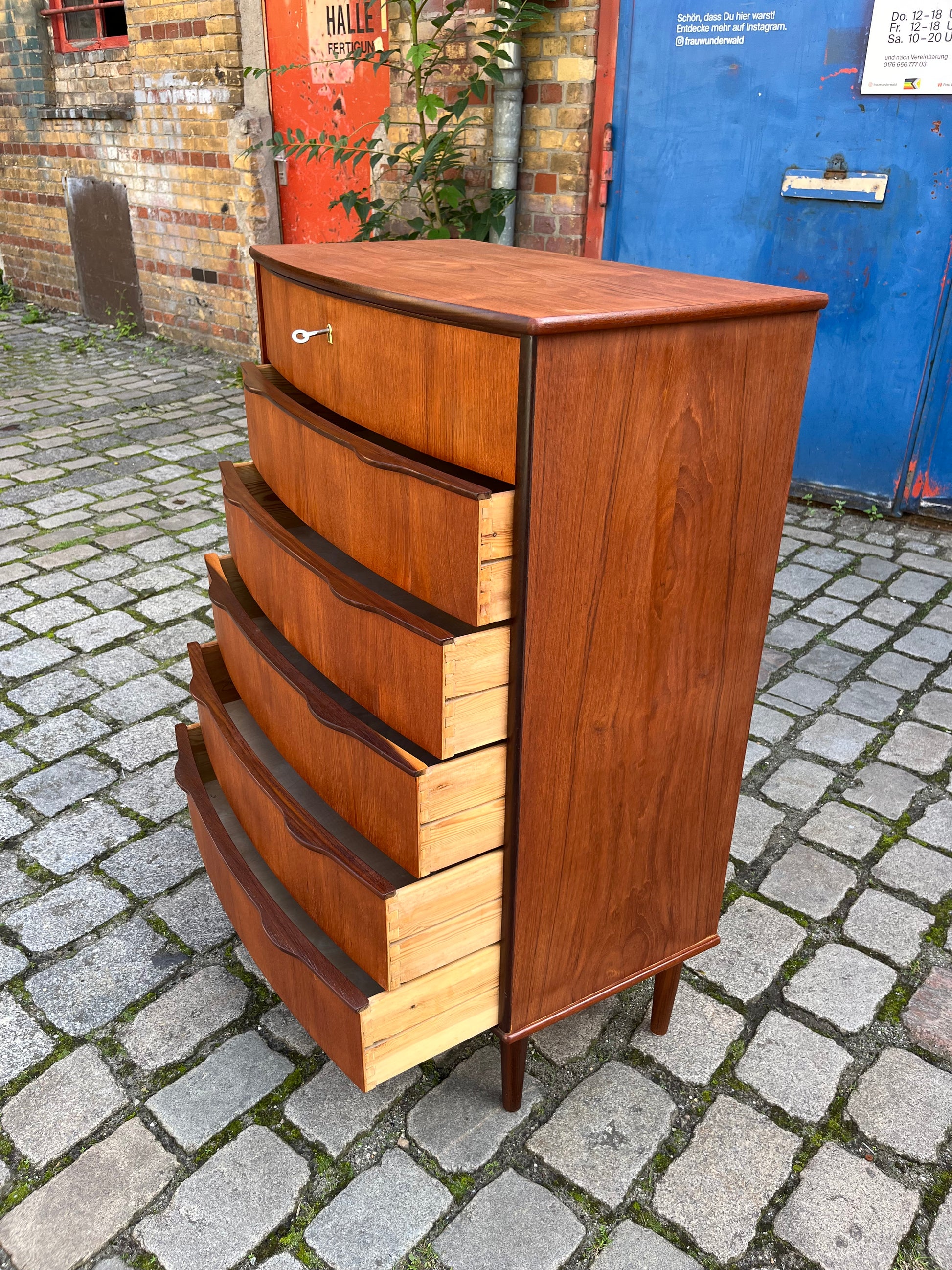 Geschwungene Kommode Teak aus Dänemark