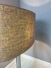 Lade das Bild in den Galerie-Viewer, Stehlampe Chrom mit grauem Schirm
