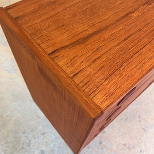Kommode Teak mit runden Griffmulden aus Dänemark
