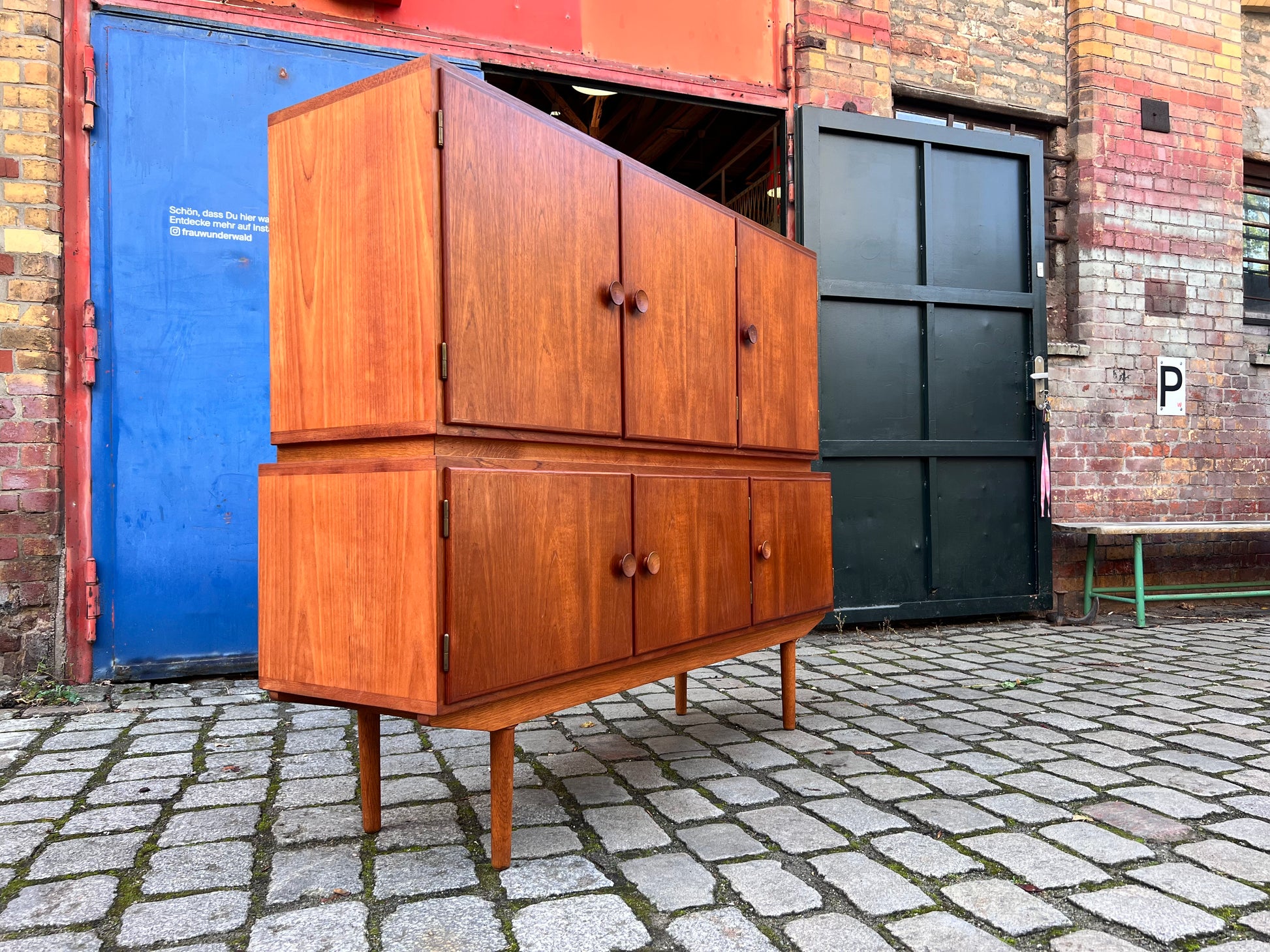 Highboard Teak mit runden Griffen