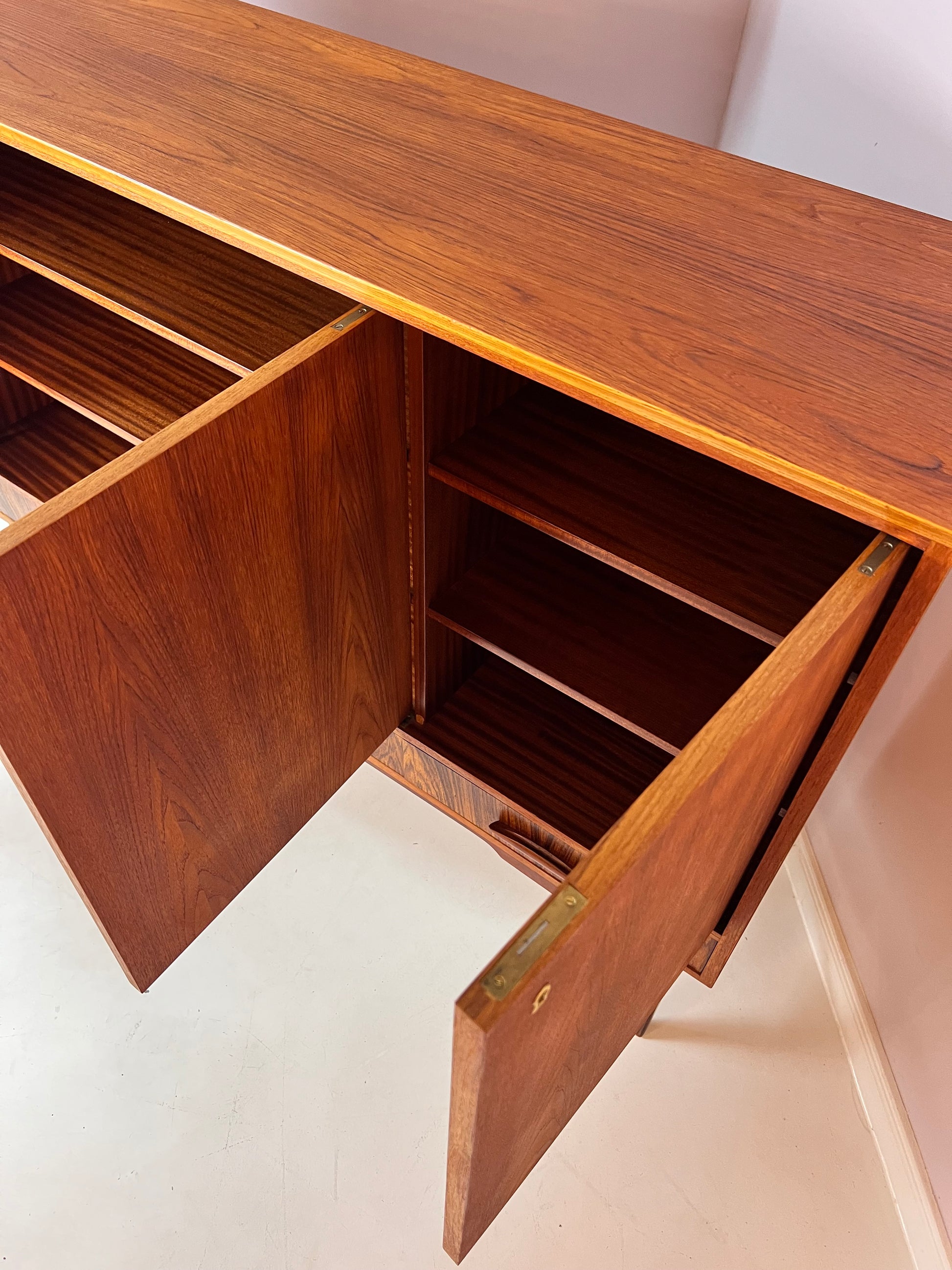 Highboard Teak & Walnuss aus Schweden