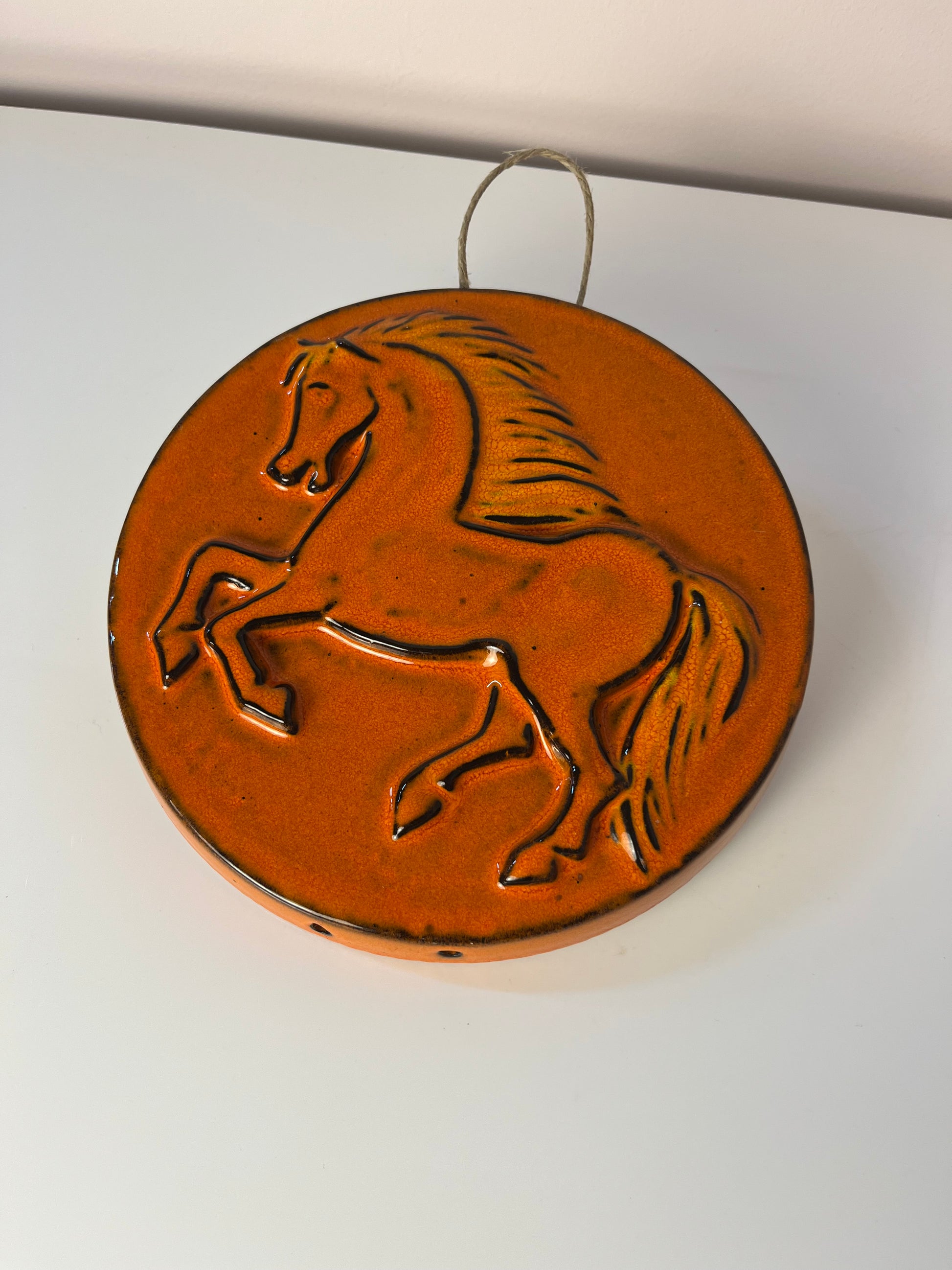 Set: Relief Wandteller Igel Pferd Fisch orange Keramik