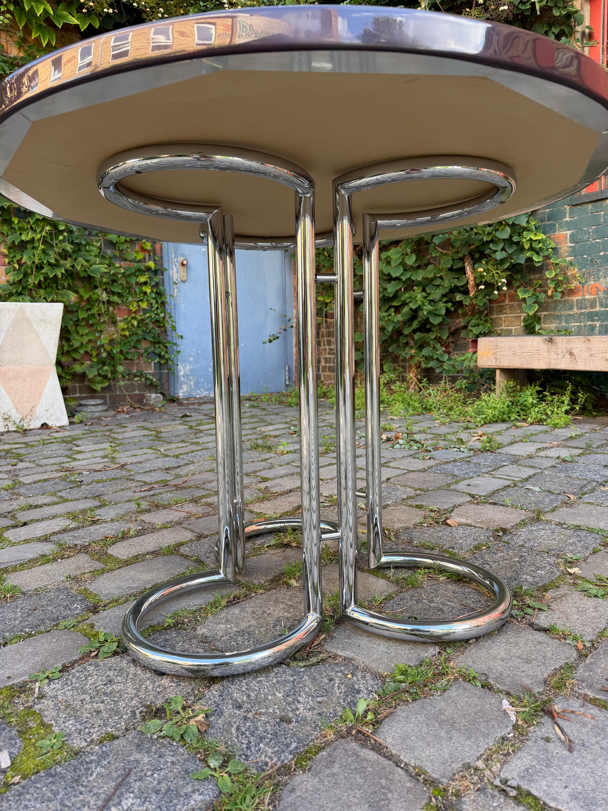 Runder Esstisch Aubergine Chrom