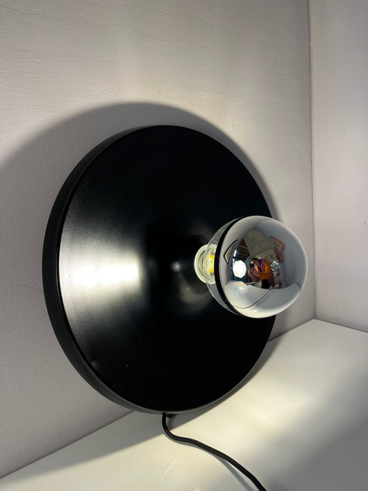 Wandlampe Diskus schwarz neu lackiert