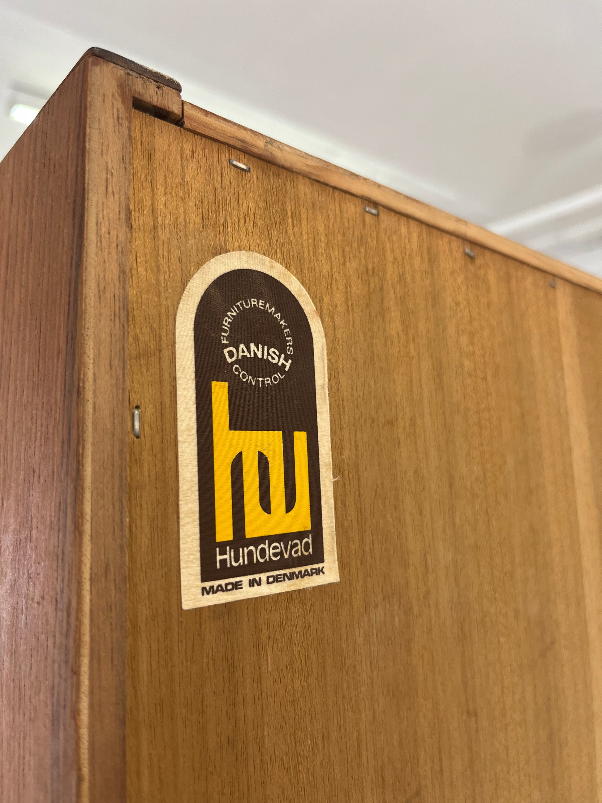 Vitrine Teak mit Schiebetüren von Hundevad