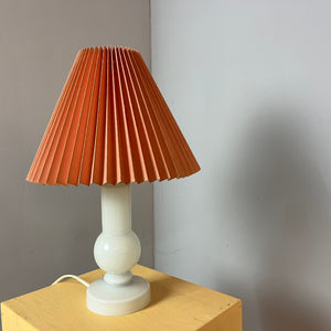 Tischlampe weiß Glas mit rosa Schirm