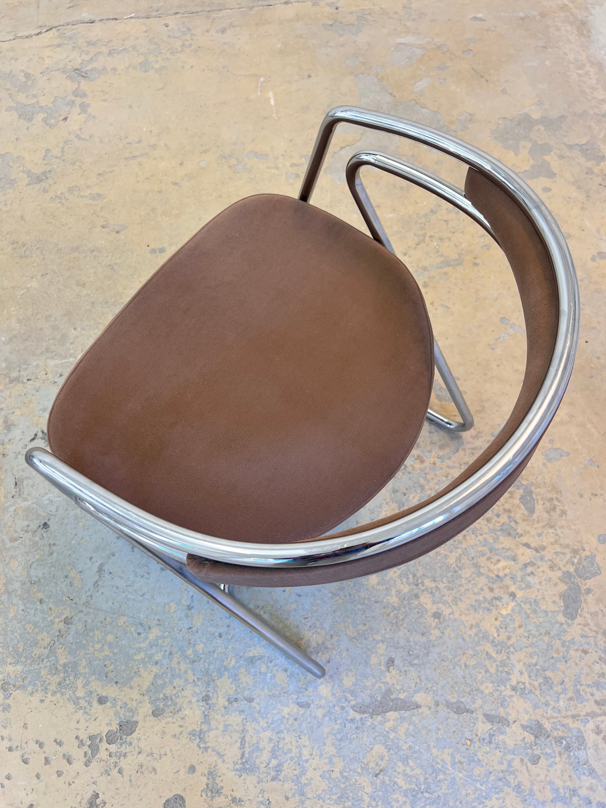 Polsterstuhl Chrom mit braunem Velour