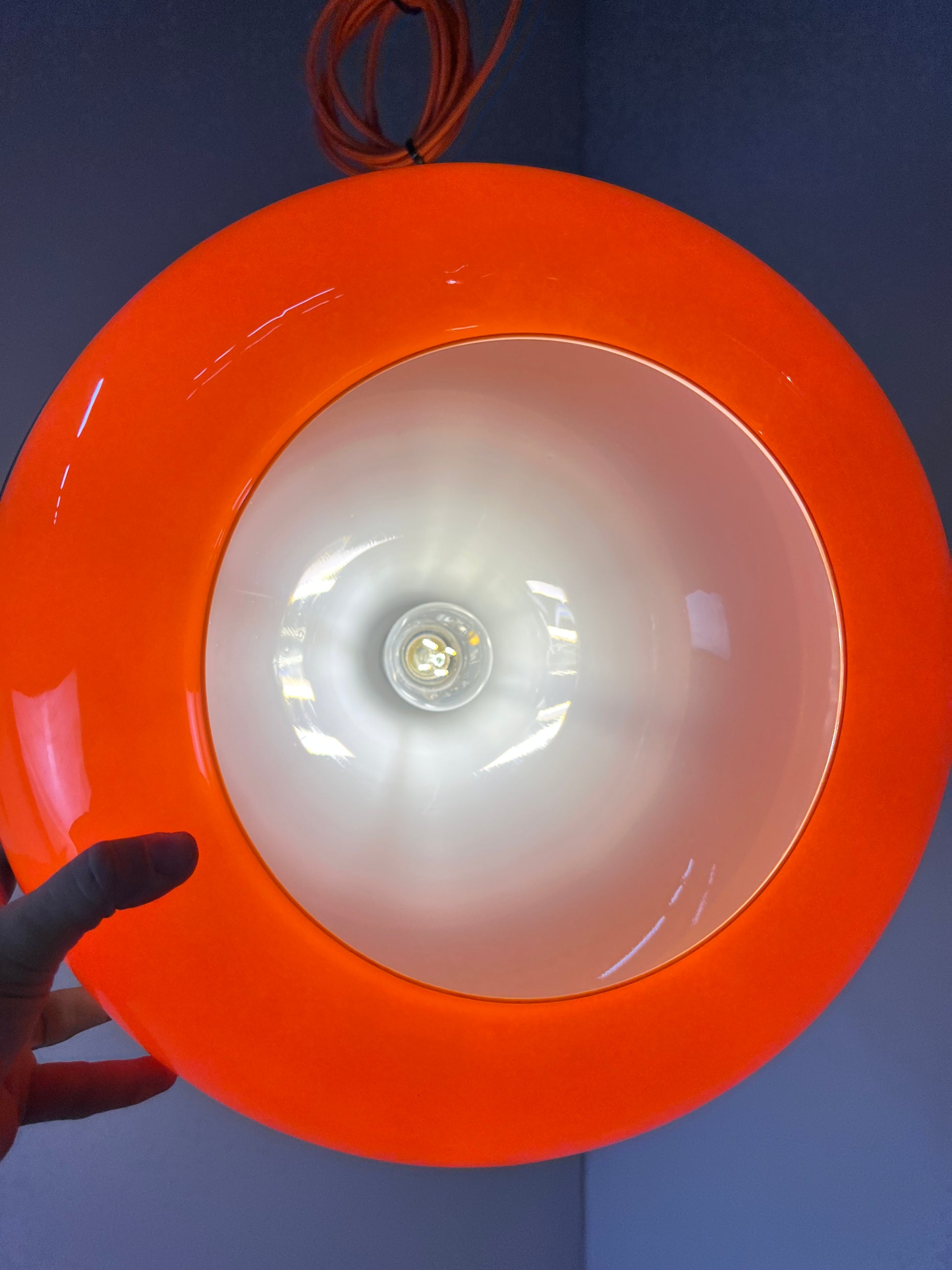 Hängelampe weiß orange Kunststoff aus Dänemark