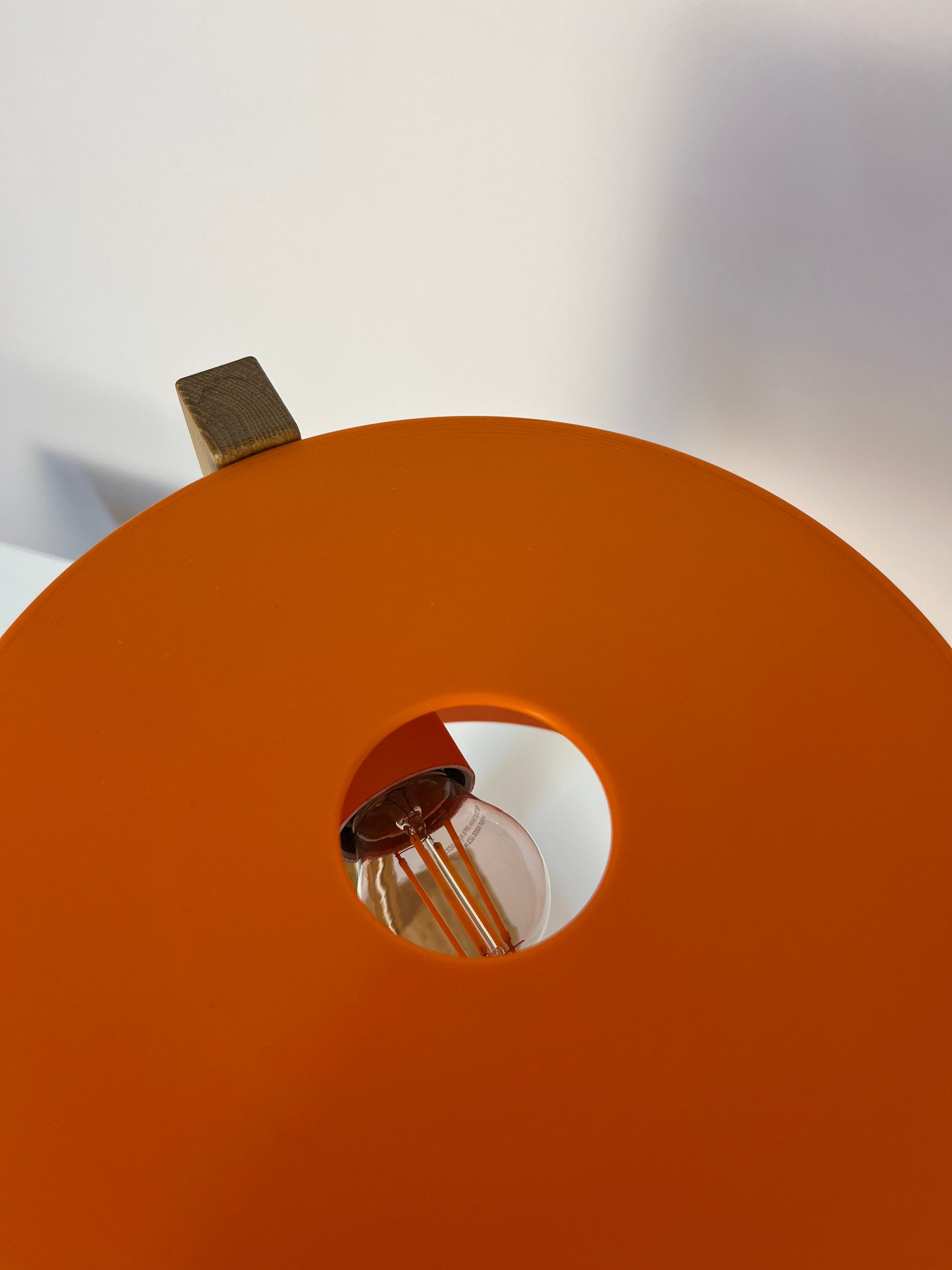 Schreibtischlampe orange Eiche von Luxus Vittsjö