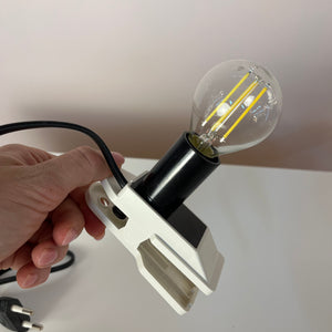 Klemmlampe weiß mit Metallschirm von Elios