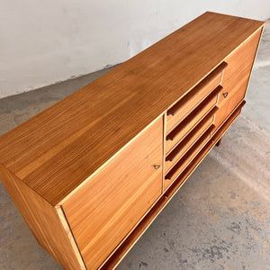 Sideboard Esche mit Schranktüren und Schubladen