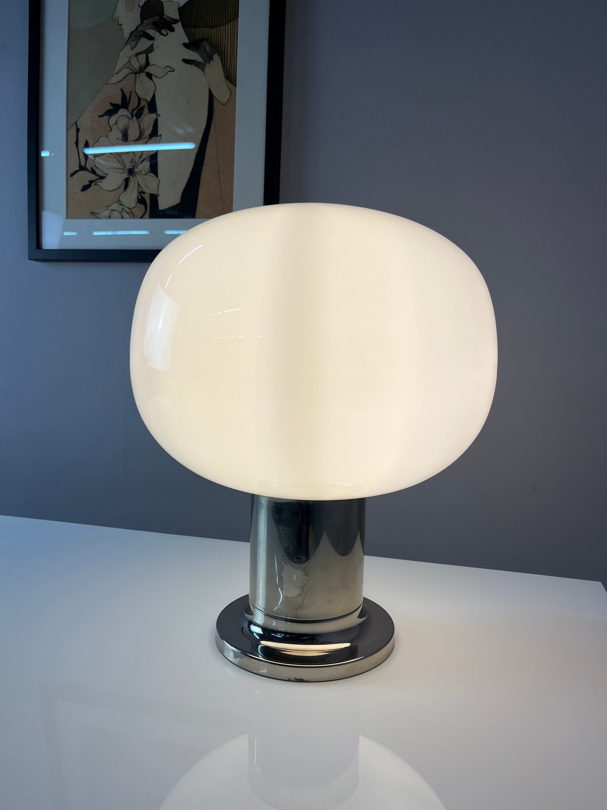 Mushroom Tischlampe Opalglas Chrom von Doria