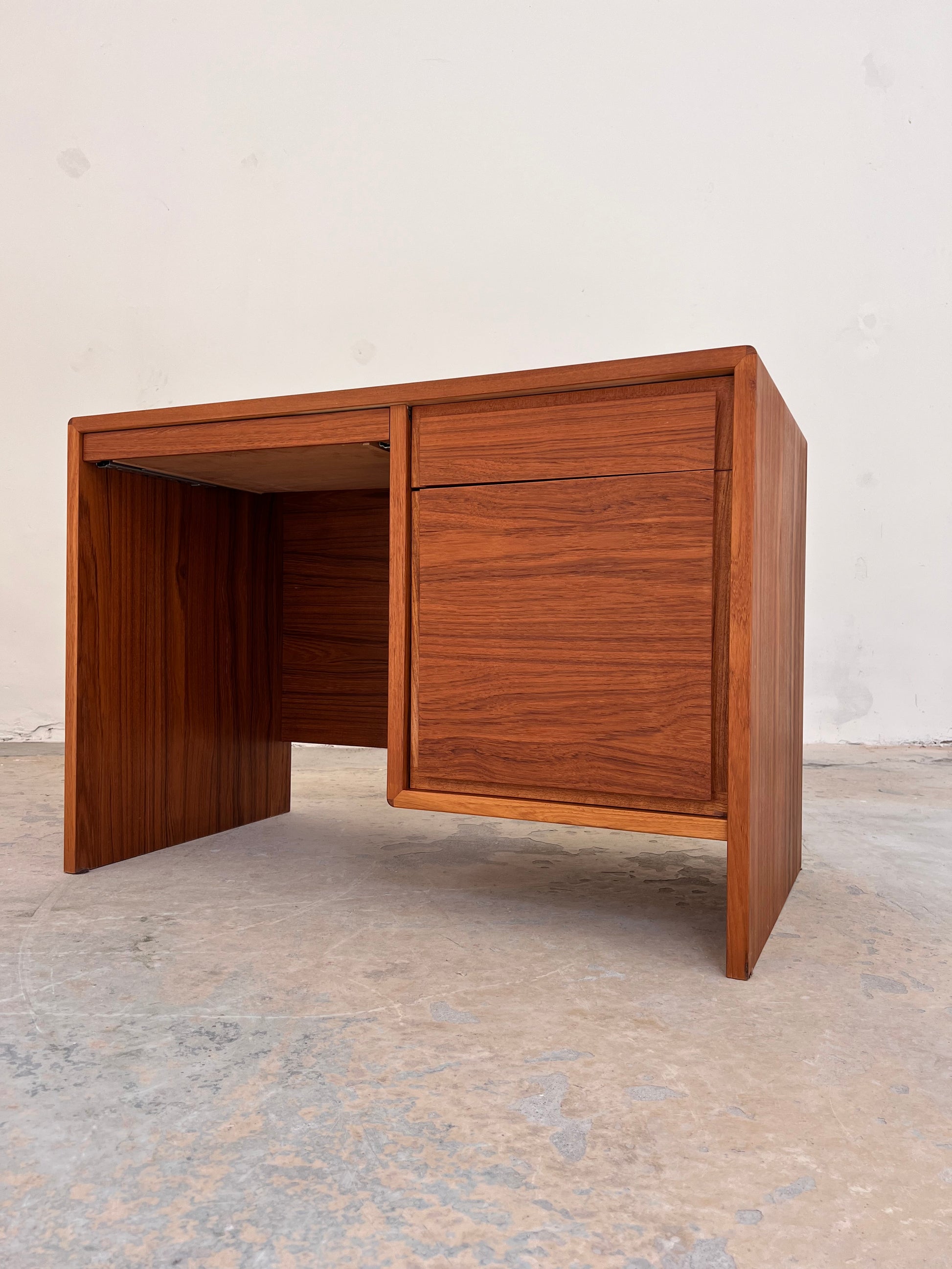 Schreibtisch Teak mit extra Laptop-Fach aus Dänemark