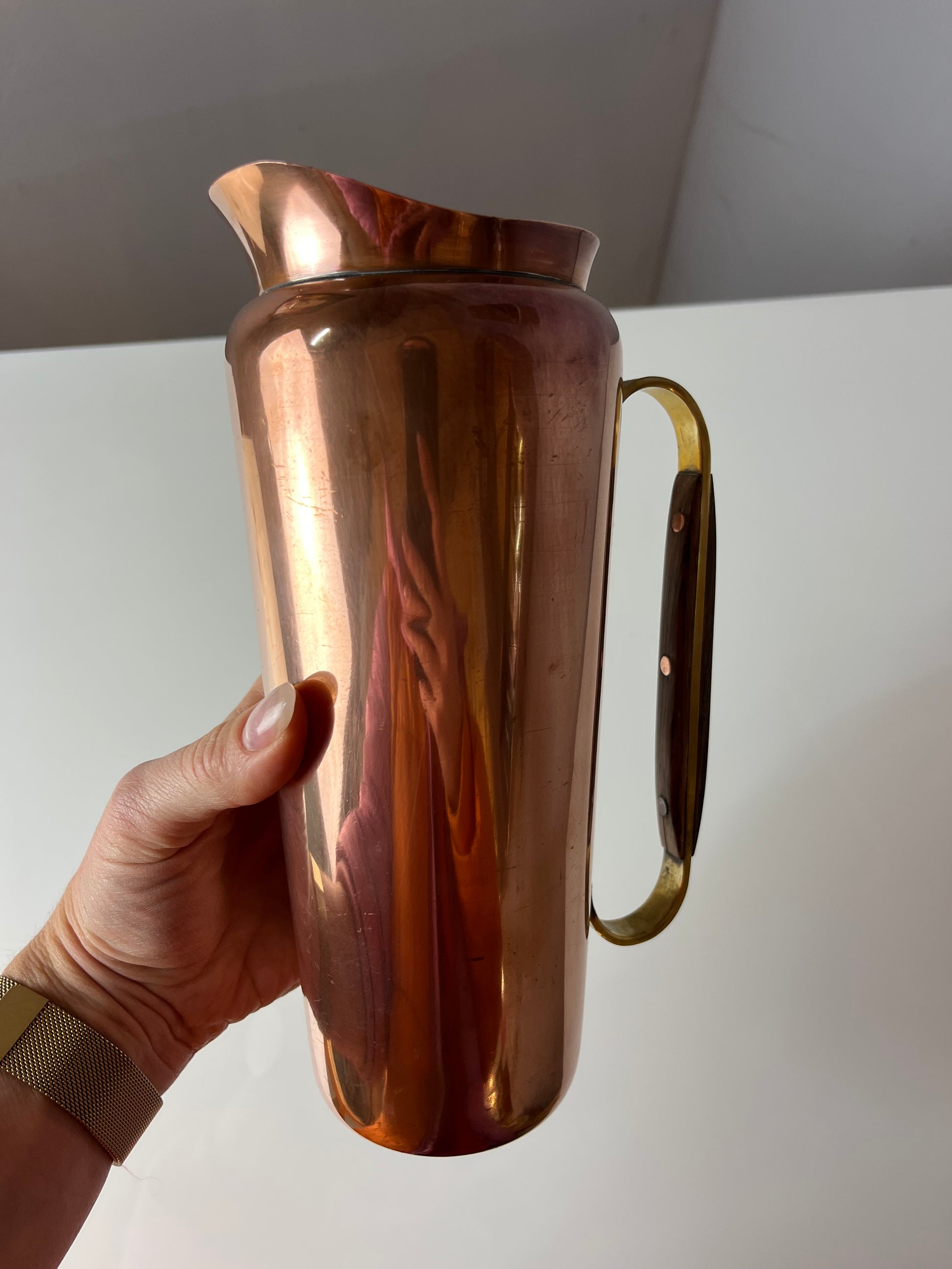 Krug Kupfer mit Holzgriff