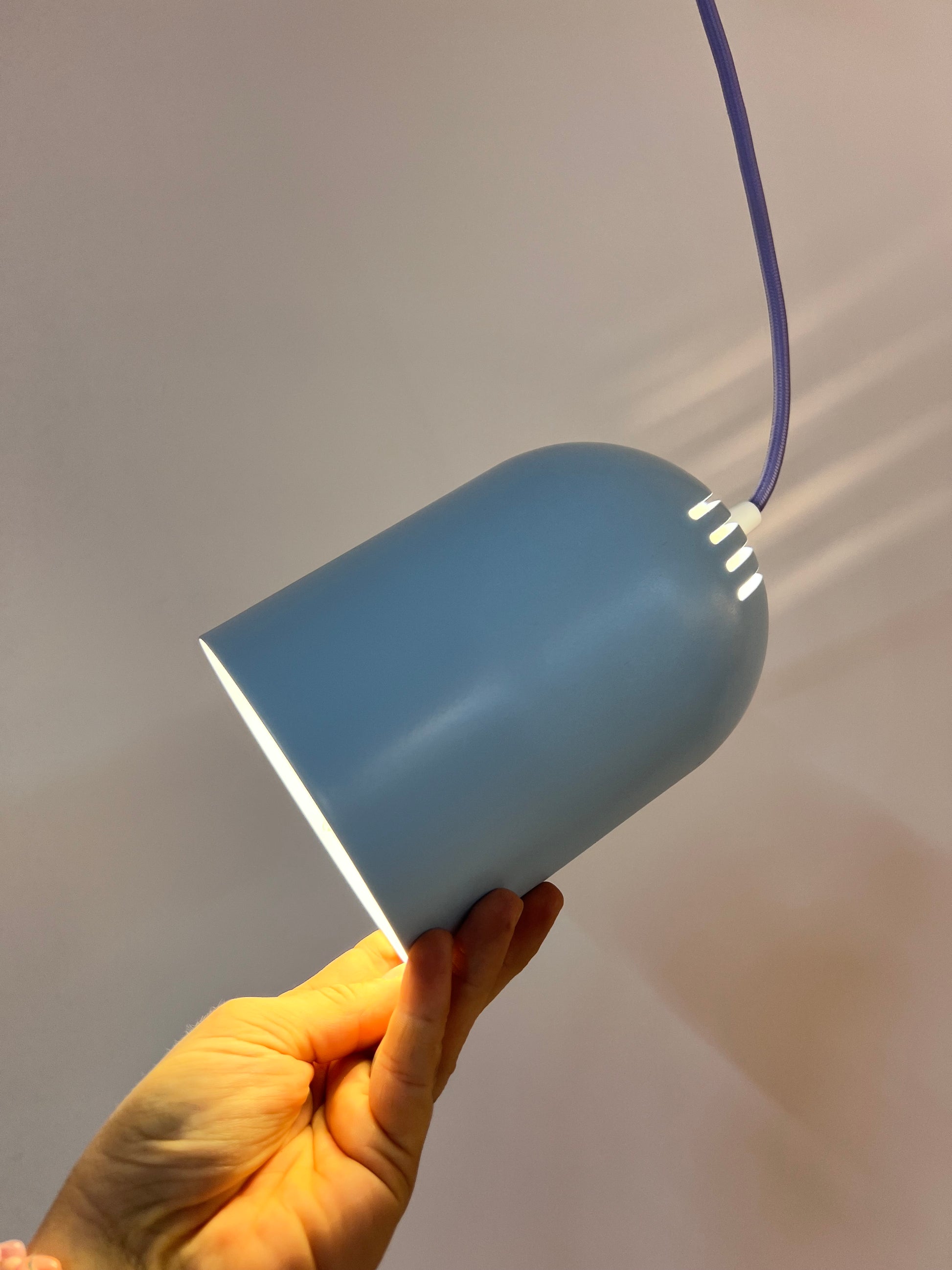 Hängelampe hellblau neu lackiert