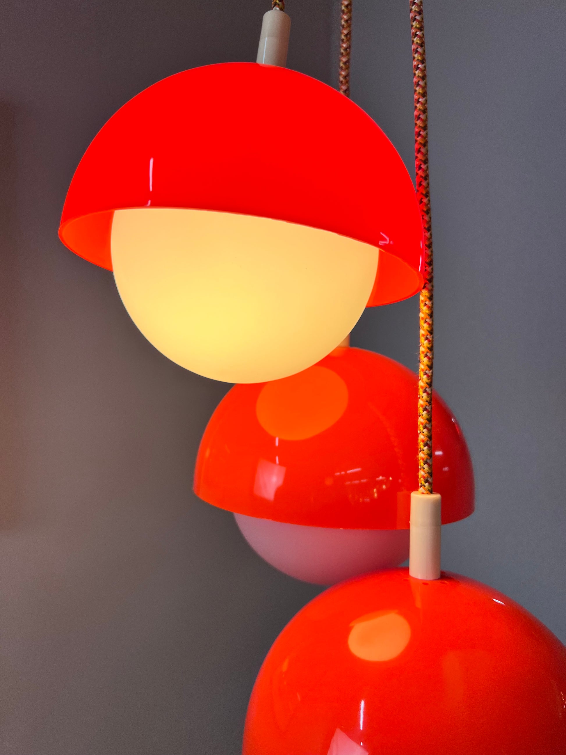 Hängelampe rot weiß Opalglas Kunststoff