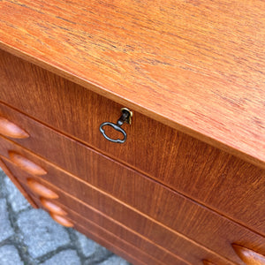 Kommode Teak mit Muschelgriffen aus Dänemark