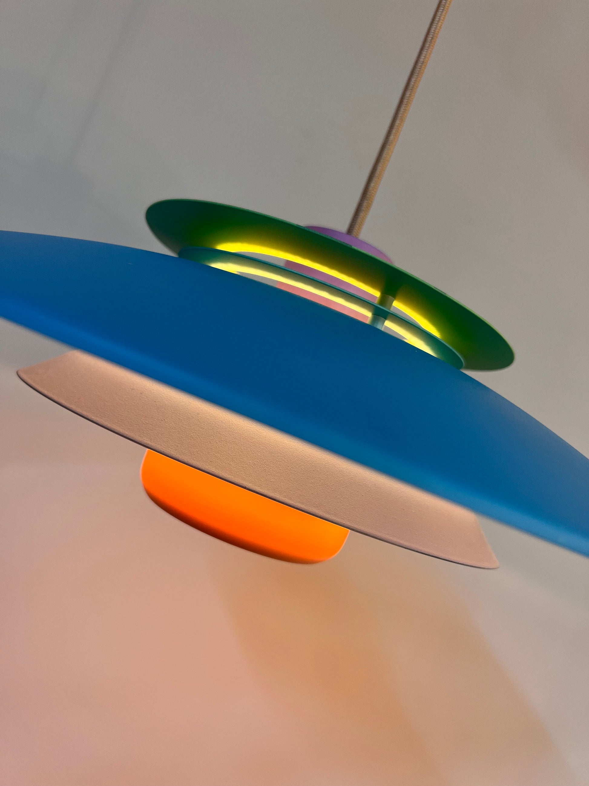 Lamellenlampe neu lackiert, Dänemark