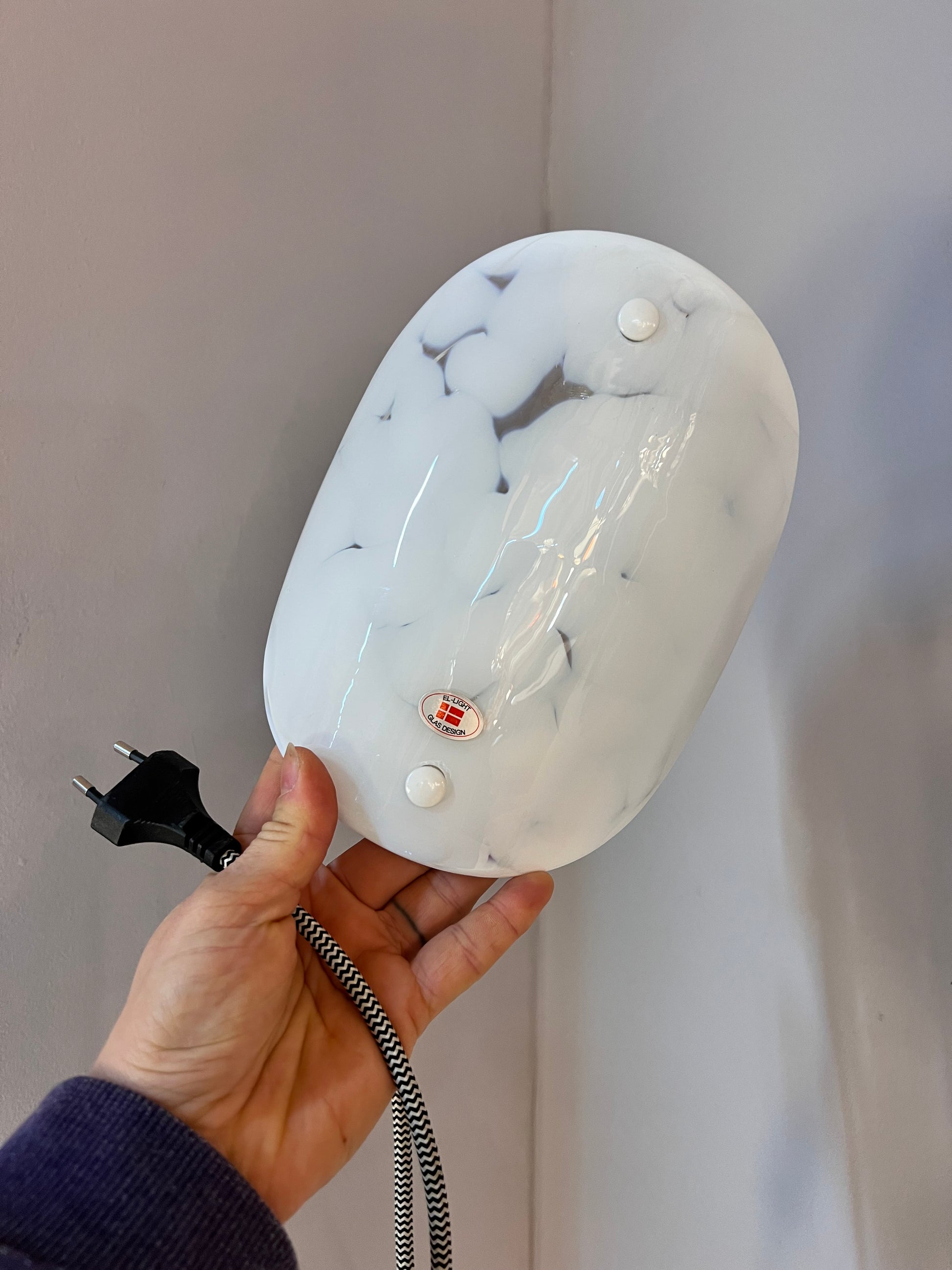 Wandlampe weiß Glas von EL Light aus Dänemark