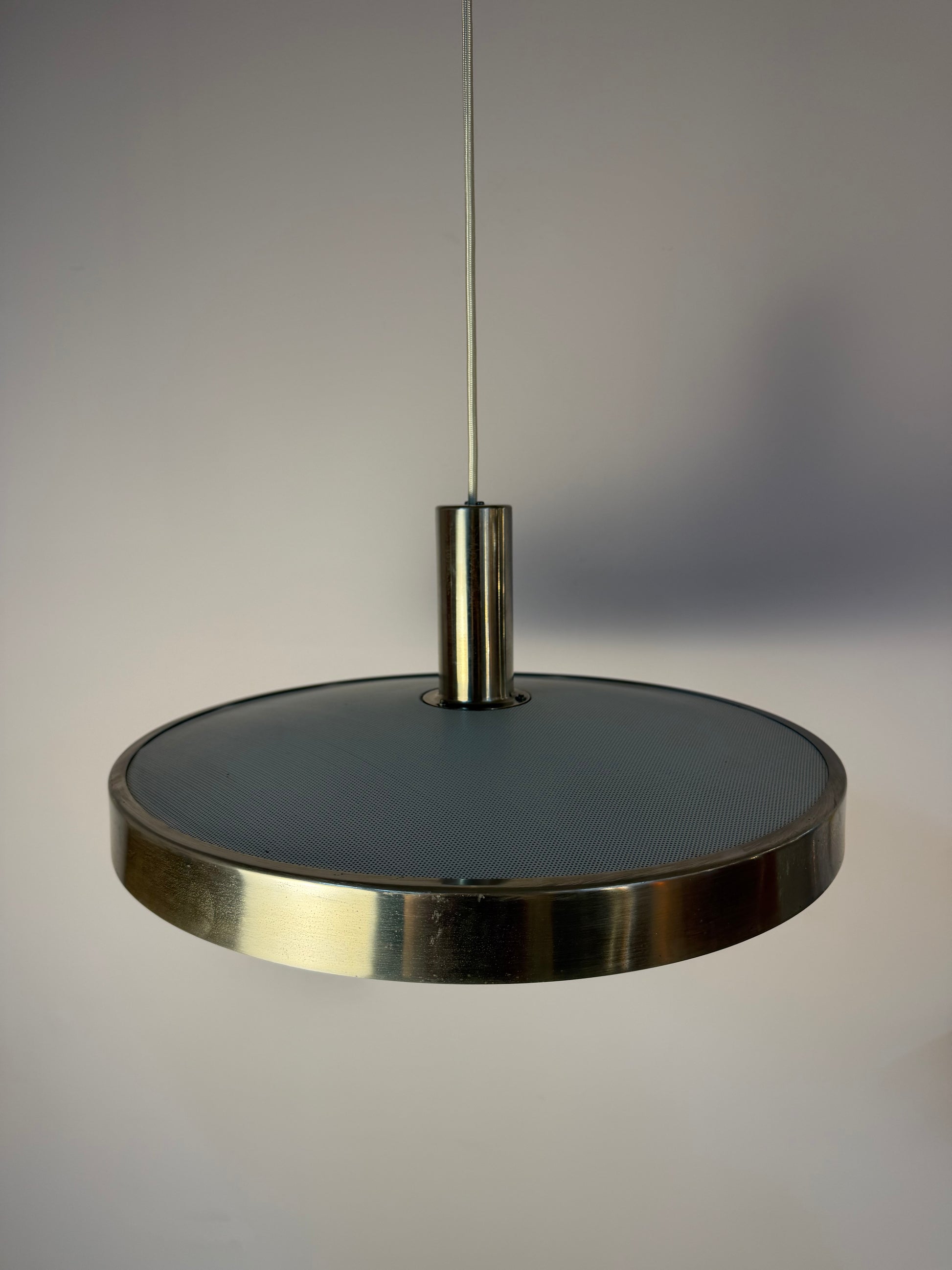 Hängelampe silber weiß mit Gitteroptik aus Dänemark