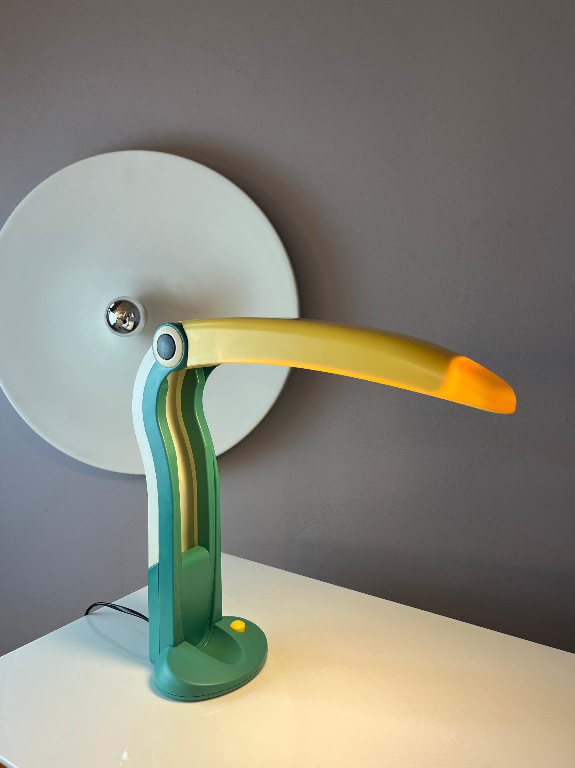 Tischlampe Toucan groß grün gelb von H.T. Huang für Huangslite