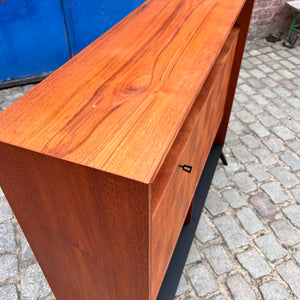 Regal Teak mit Minibar auf neuen Holzfüßen aus Dänemark