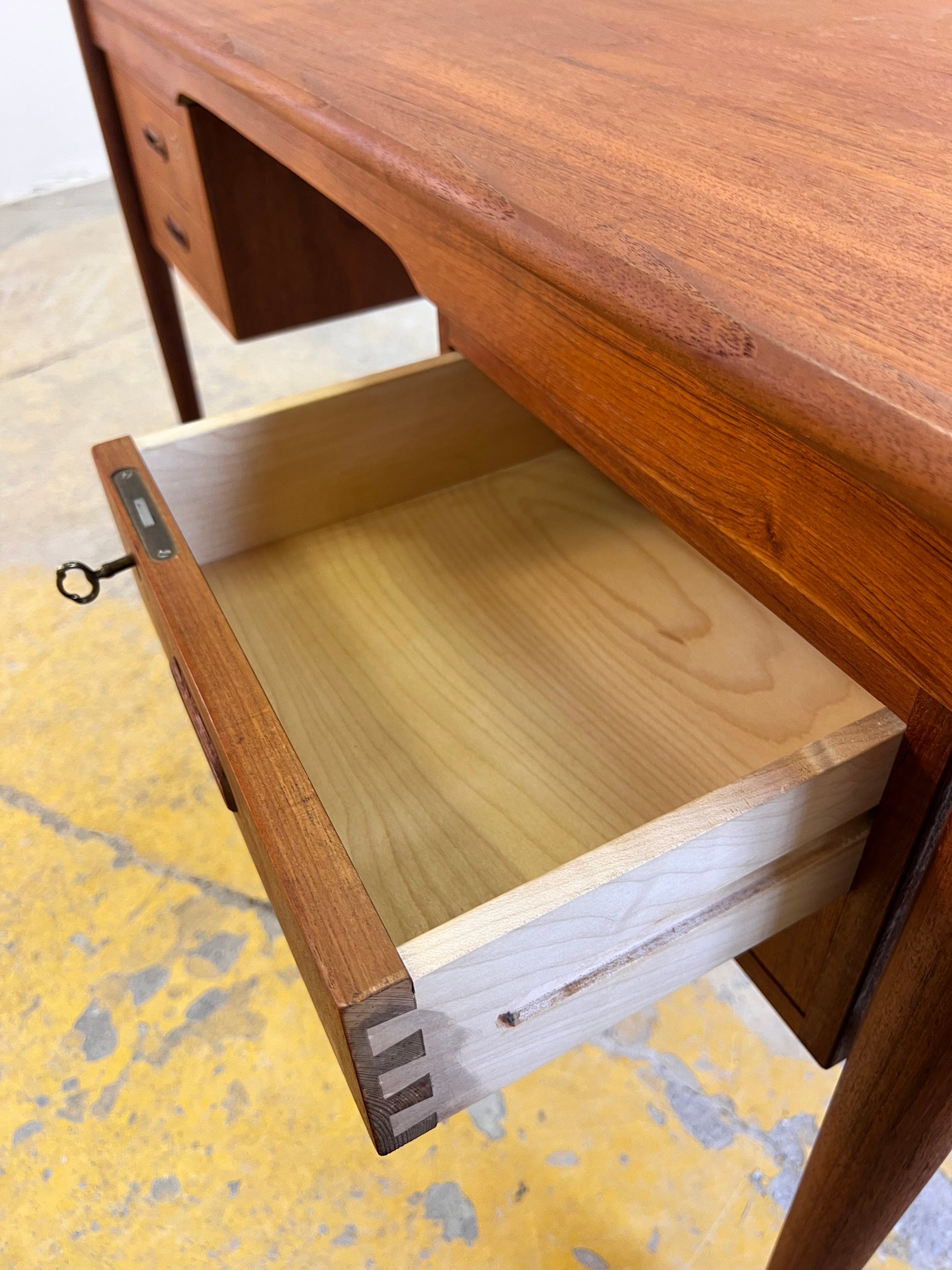Schreibtisch Teak von „Kvalitet, Form & Funktion“ Dänemark