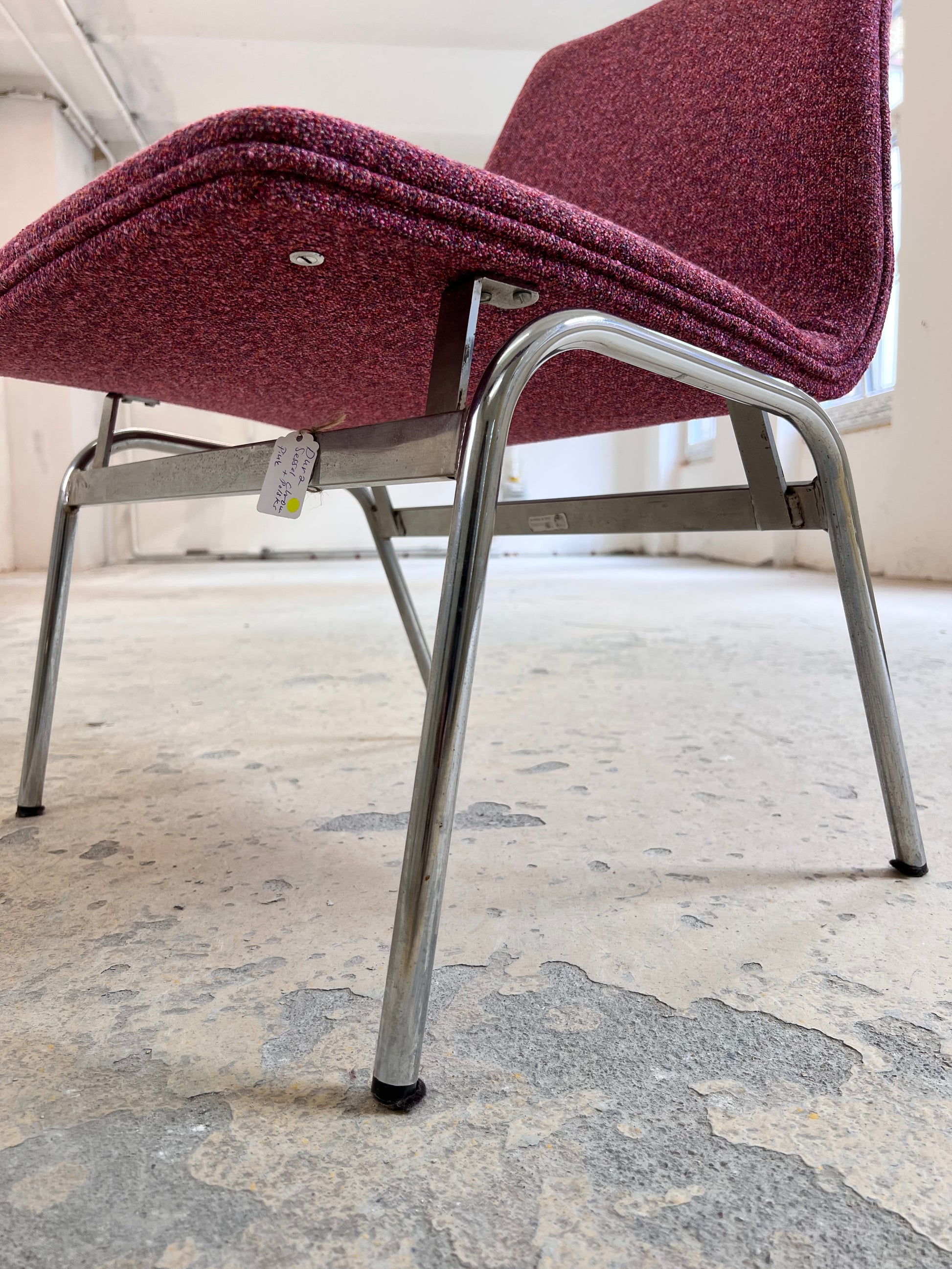 Sessel Lufthavnsstol brombeer-pink Chrom von Anden Arkitekt für Duba Møbelindustri