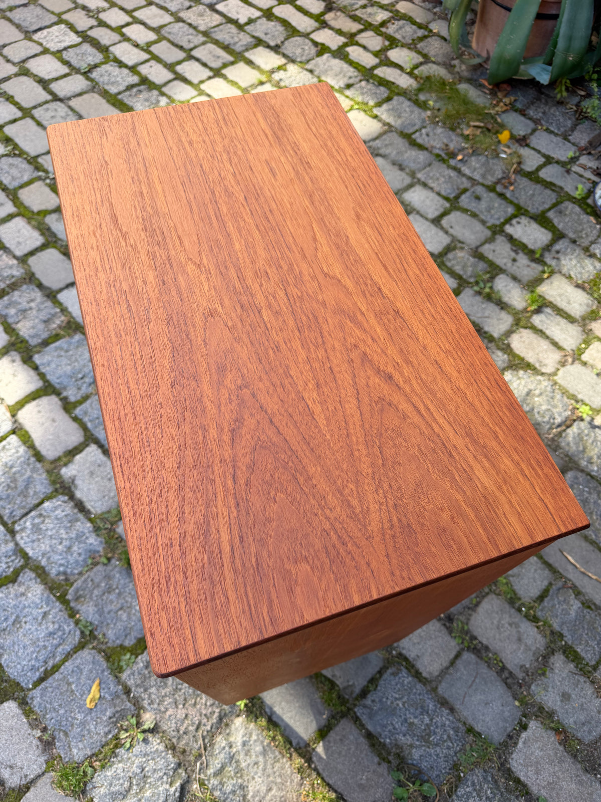 Kommode Teak mit Griffmulden von Kværndrup Møbelfabrik