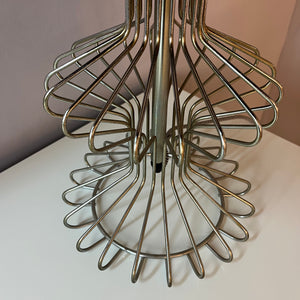 Tischlampe mit orangem Samtschirm