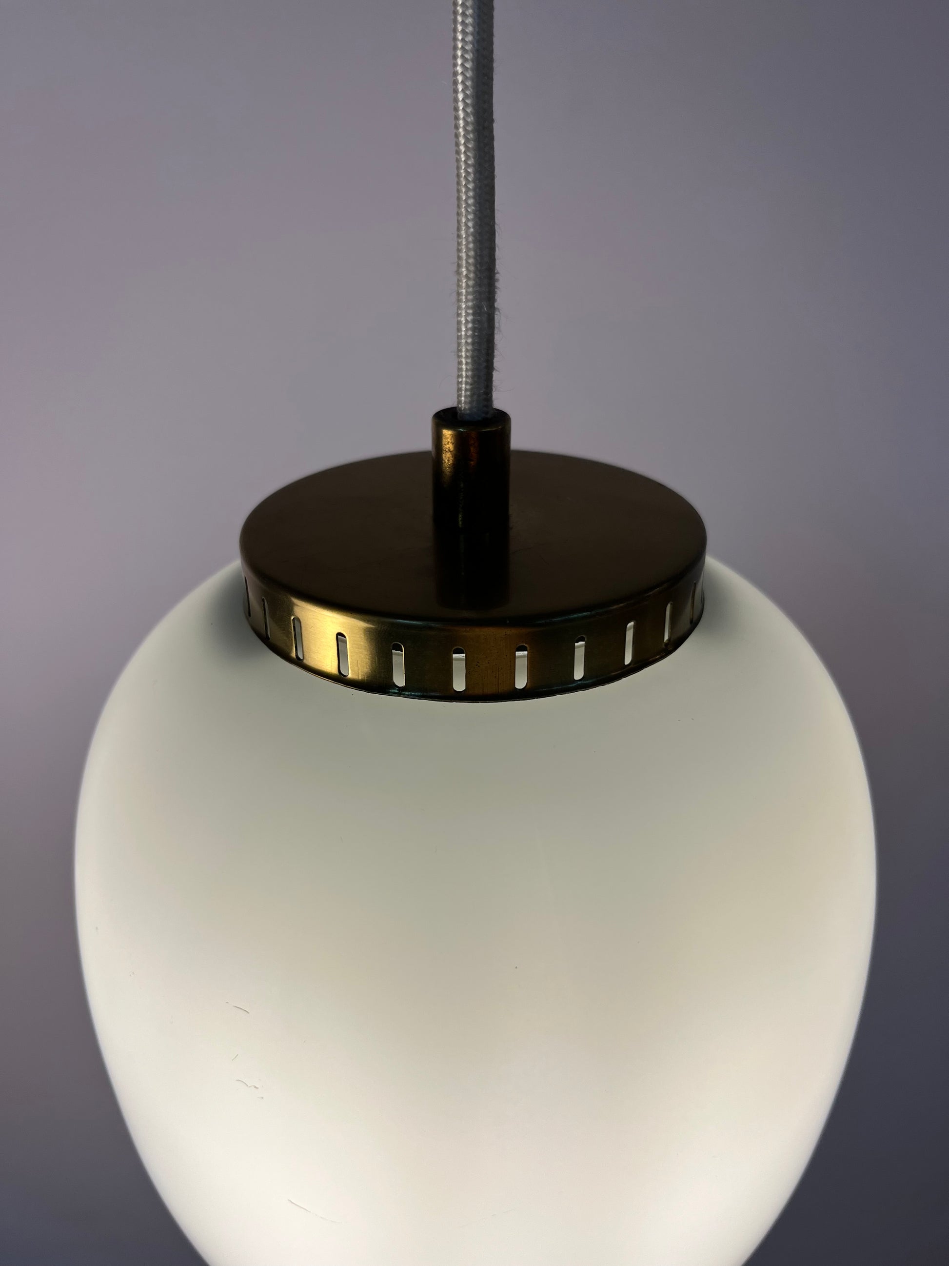 Hängelampe Kina Opalglas Messing von Bent Karlby für Lyfa